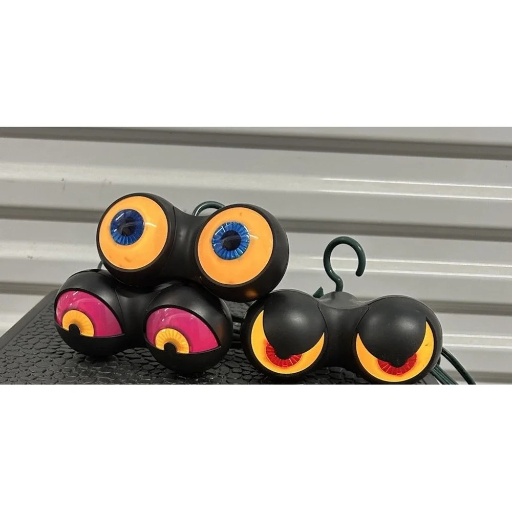 Gemmy Vintage Gothic Eyeball String Lights Spooky Haunted Light Up Eyes‎